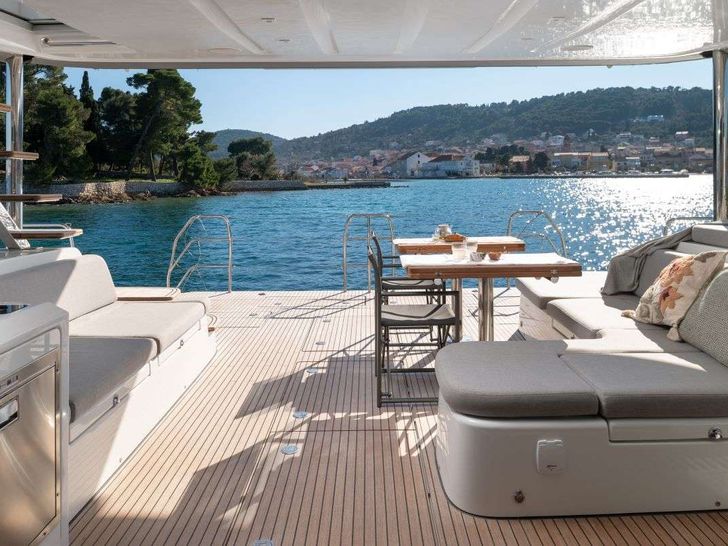 DIAMOND DIVA Lagoon 60 - aft deck other view DIAMOND DIVA Lagoon 60 - aft deck other view