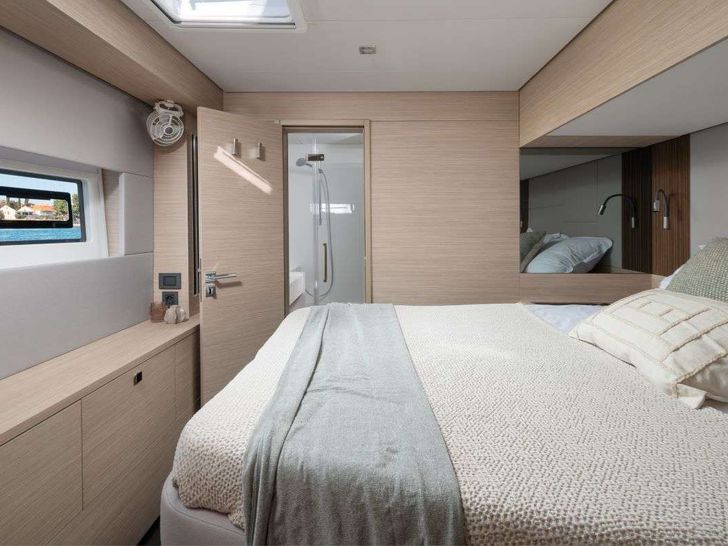 DIAMOND DIVA Lagoon 60 - VIP cabin DIAMOND DIVA Lagoon 60 - VIP cabin