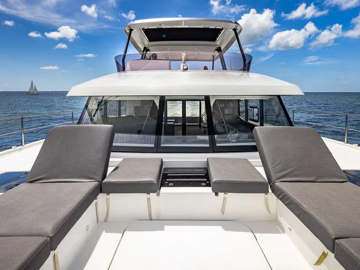 HAPPY PLACE Fountaine Pajot MY6 - Foredeck with Lounges HAPPY PLACE Fountaine Pajot MY6 - Foredeck with Lounges