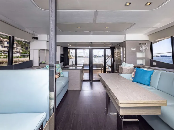 HAPPY PLACE Fountaine Pajot MY6 - Salon HAPPY PLACE Fountaine Pajot MY6 - Salon