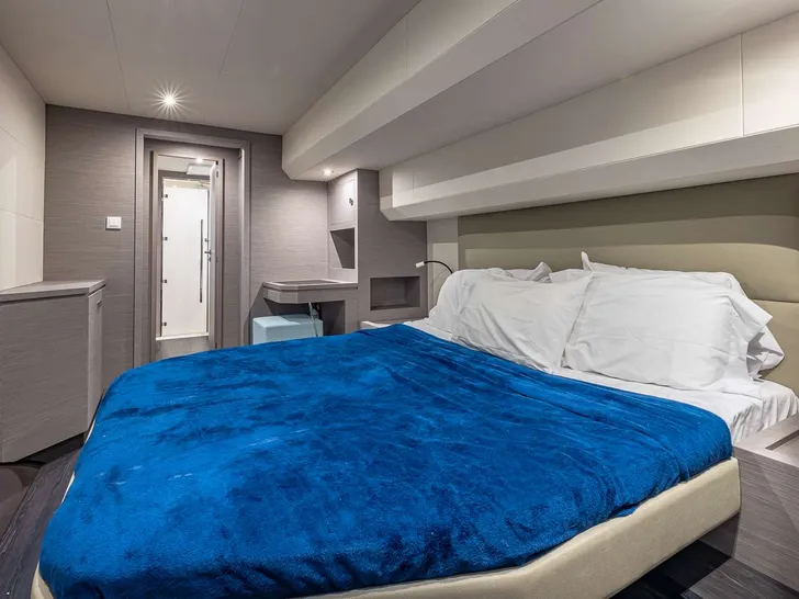 HAPPY PLACE Fountaine Pajot MY6 - Primary Cabin HAPPY PLACE Fountaine Pajot MY6 - Primary Cabin
