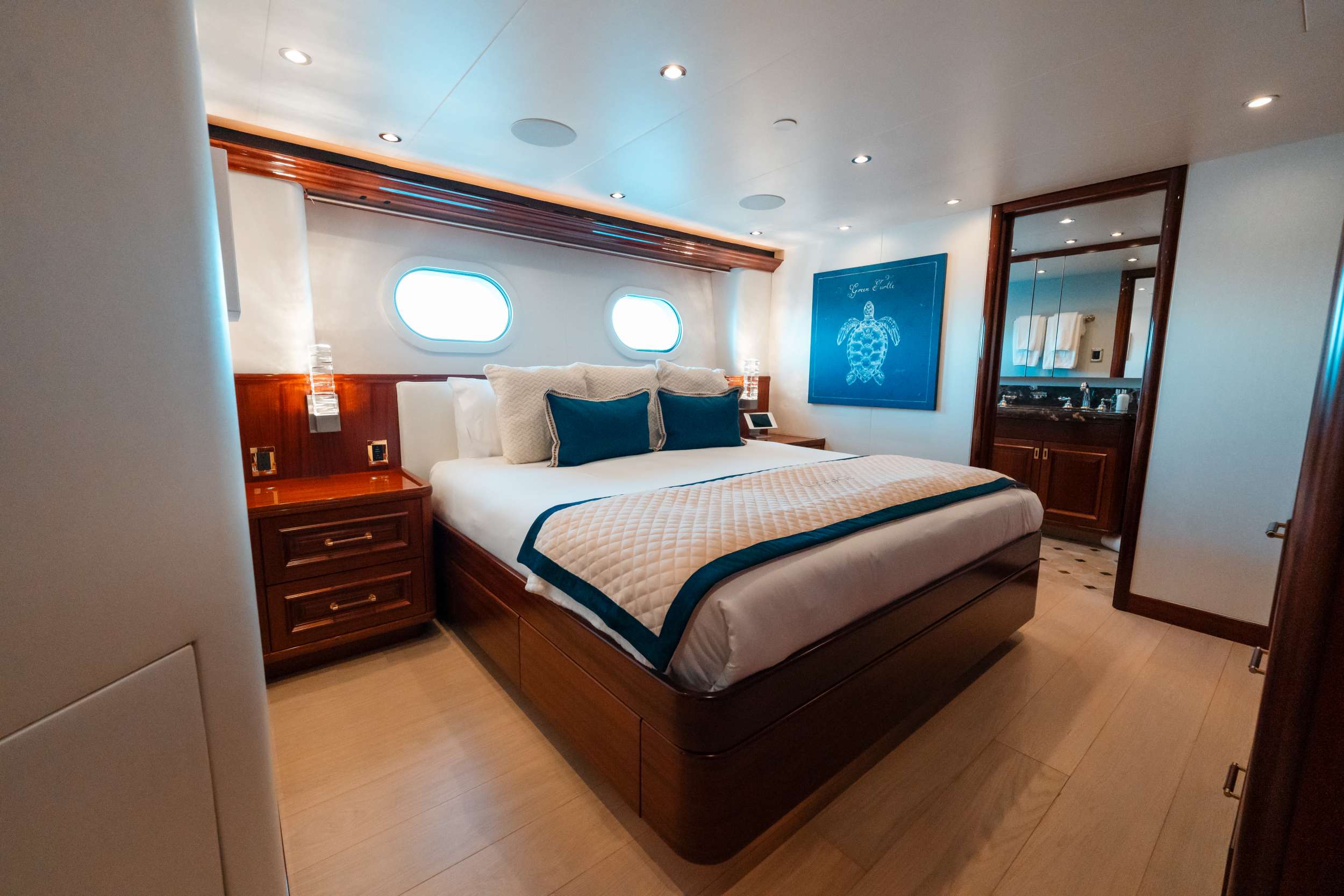BLUE TIME Westport 130 - VIP cabin 1