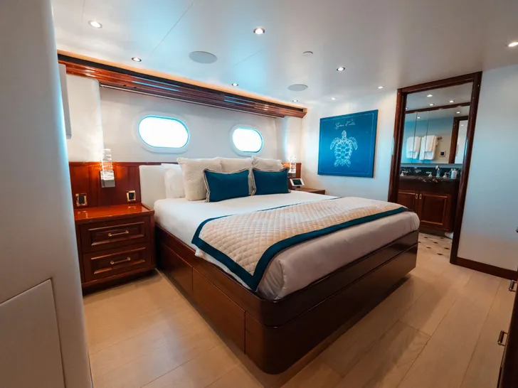 BLUE TIME Westport 130 - VIP cabin 1 BLUE TIME Westport 130 - VIP cabin 1