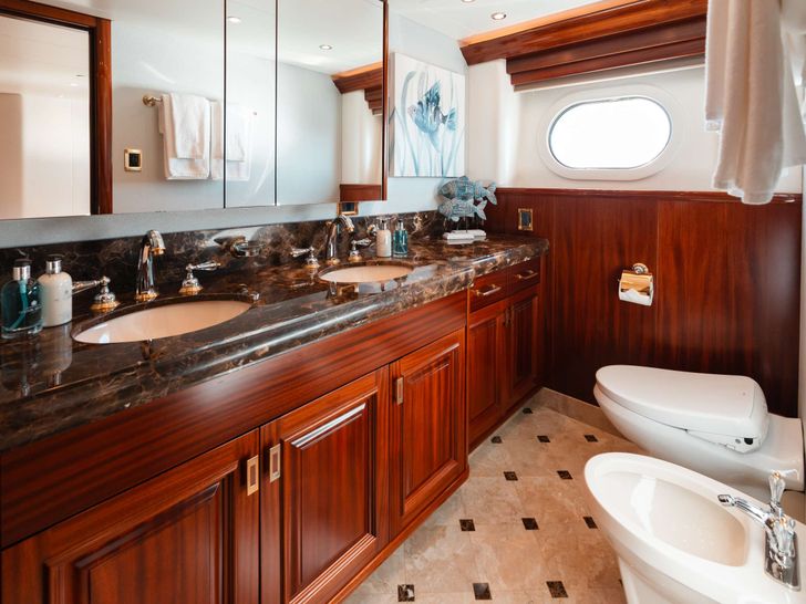 BLUE TIME Westport 130 - VIP cabin 1 bathroom BLUE TIME Westport 130 - VIP cabin 1 bathroom