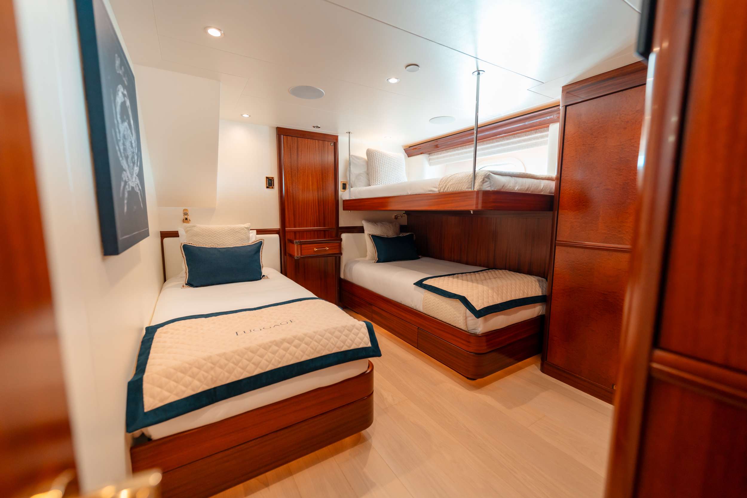 BLUE TIME Westport 130 - twin cabin