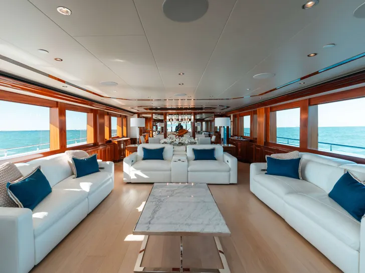 BLUE TIME Westport 130 - main saloon BLUE TIME Westport 130 - main saloon