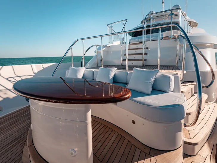 BLUE TIME Westport 130 - foredeck lounge BLUE TIME Westport 130 - foredeck lounge
