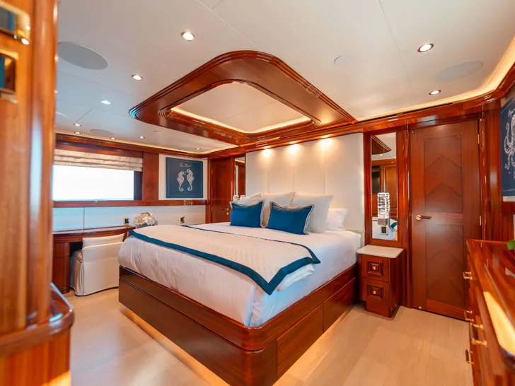 BLUE TIME Westport 130 - master cabin BLUE TIME Westport 130 - master cabin