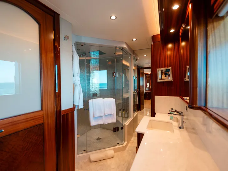 BLUE TIME Westport 130 - master cabin bathroom BLUE TIME Westport 130 - master cabin bathroom