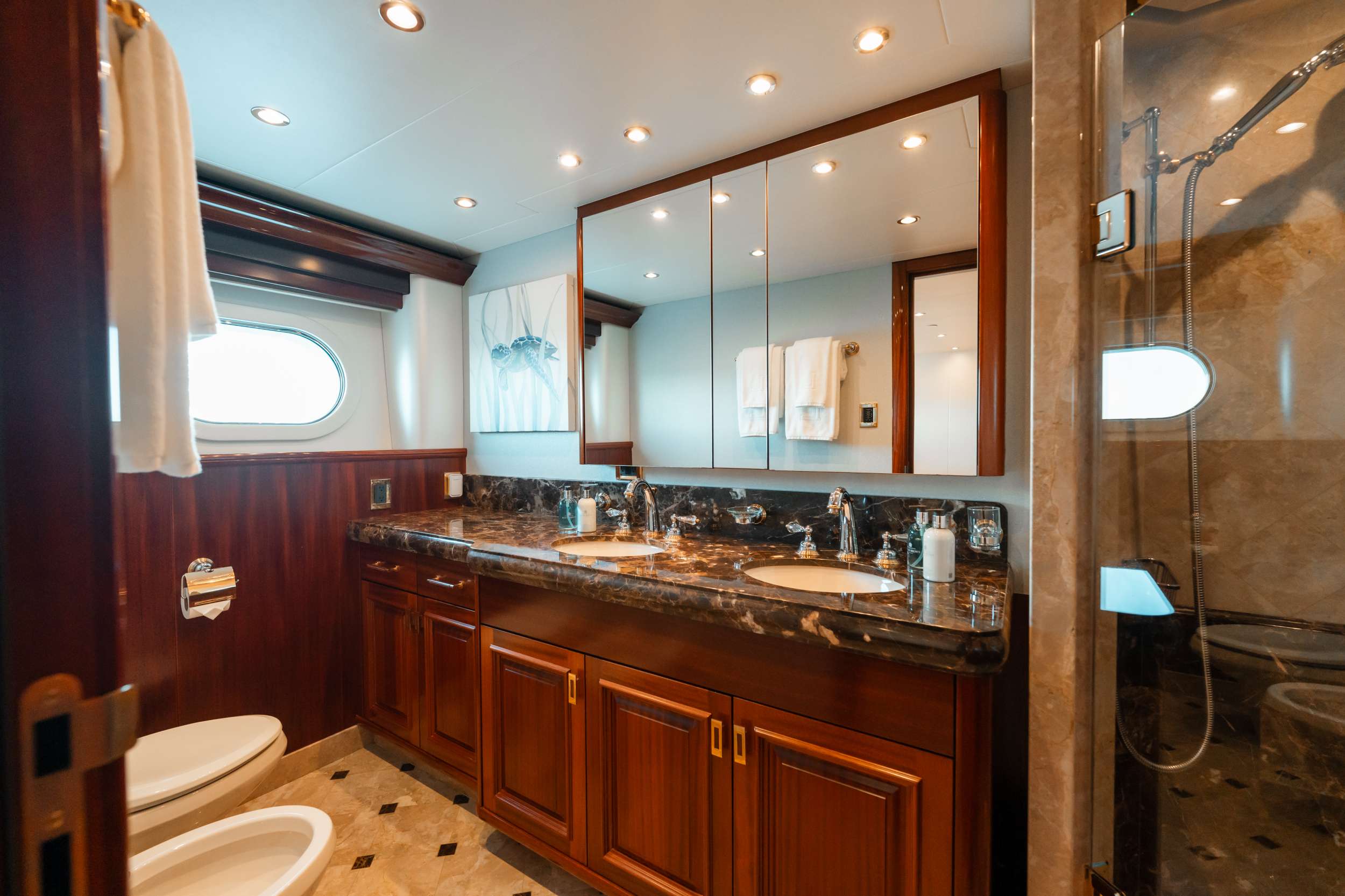 BLUE TIME Westport 130 - VIP cabin 3 bathroom