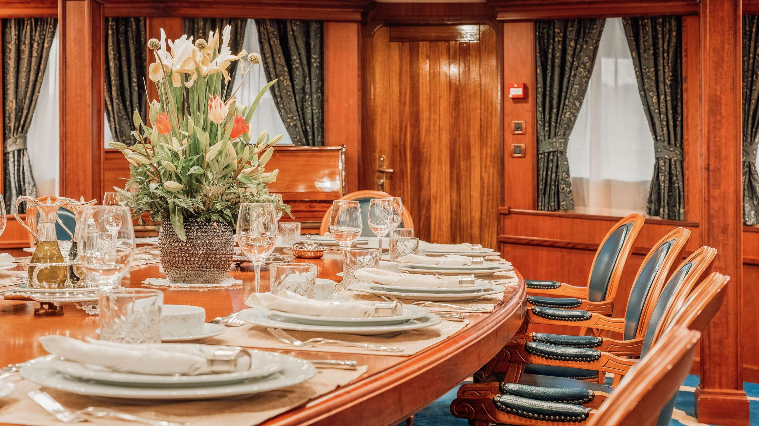 SEAGULL II Uljanik 50m - formal dining set up