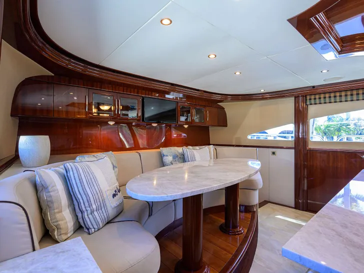 LADY KRISTINA Lazzara 112 - galley seating LADY KRISTINA Lazzara 112 - galley seating