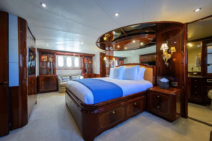 Charter Yacht LADY KRISTINA - Lazzara 112 - 5 Cabins - Nassau - Exumas - Bahamas