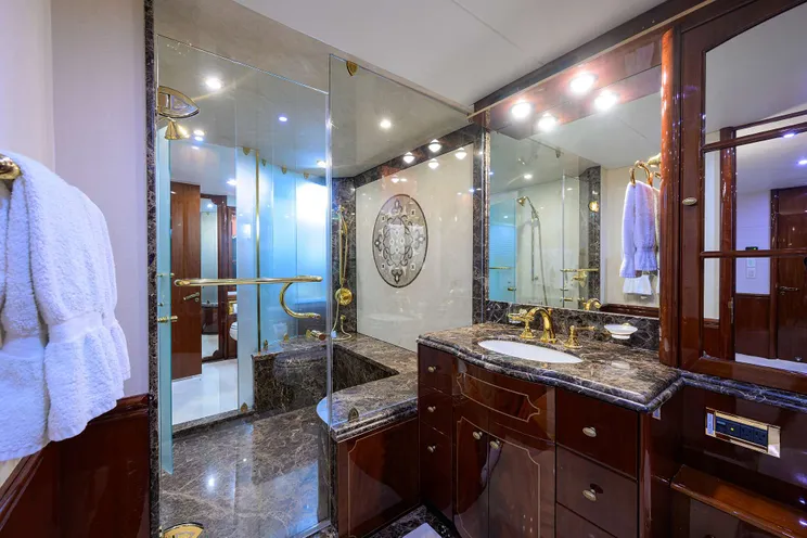 Charter Yacht LADY KRISTINA - Lazzara 112 - 5 Cabins - Nassau - Exumas - Bahamas