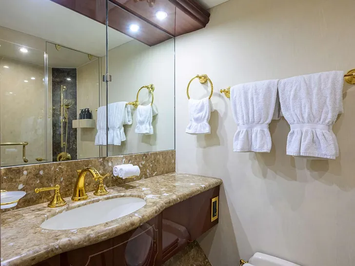 LADY KRISTINA Lazzara 112 - VIP cabin bathroom LADY KRISTINA Lazzara 112 - VIP cabin bathroom