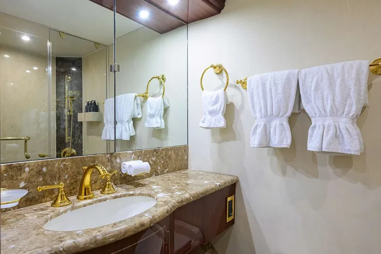 Charter Yacht LADY KRISTINA - Lazzara 112 - 5 Cabins - Nassau - Exumas - Bahamas