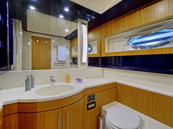 SEA U Riva Splendida 72 - master cabin bathroom SEA U Riva Splendida 72 - master cabin bathroom