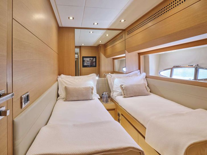 FOR EVER Pershing 80 - twin cabin FOR EVER Pershing 80 - twin cabin