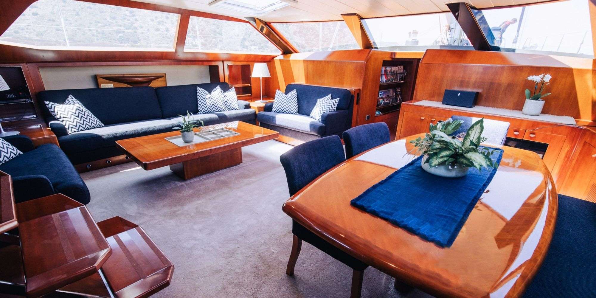 FREE AT LAST Marina 94 - saloon