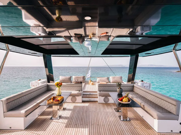SEABARIT LX Moon Yacht 60 - flybridge SEABARIT LX Moon Yacht 60 - flybridge