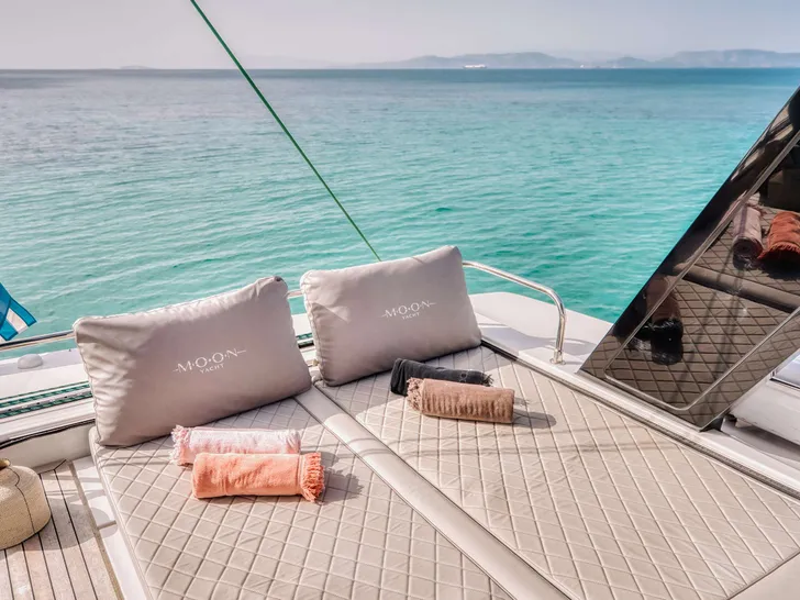 SEABARIT LX Moon Yacht 60 - flybridge sunbathing area SEABARIT LX Moon Yacht 60 - flybridge sunbathing area