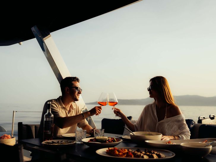 SEABARIT LX Moon Yacht 60 - romantic date SEABARIT LX Moon Yacht 60 - romantic date
