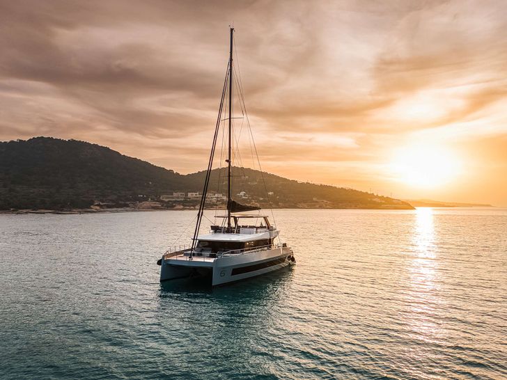SEABARIT LX Moon Yacht 60 - under the sunset SEABARIT LX Moon Yacht 60 - under the sunset