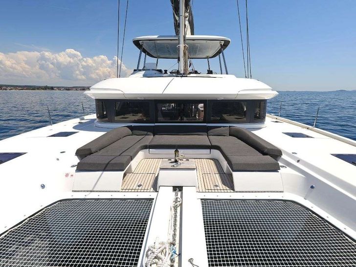 NOMAD Lagoon 55 - foredeck NOMAD Lagoon 55 - foredeck