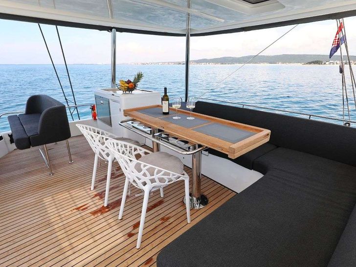 NOMAD Lagoon 55 - flybridge NOMAD Lagoon 55 - flybridge