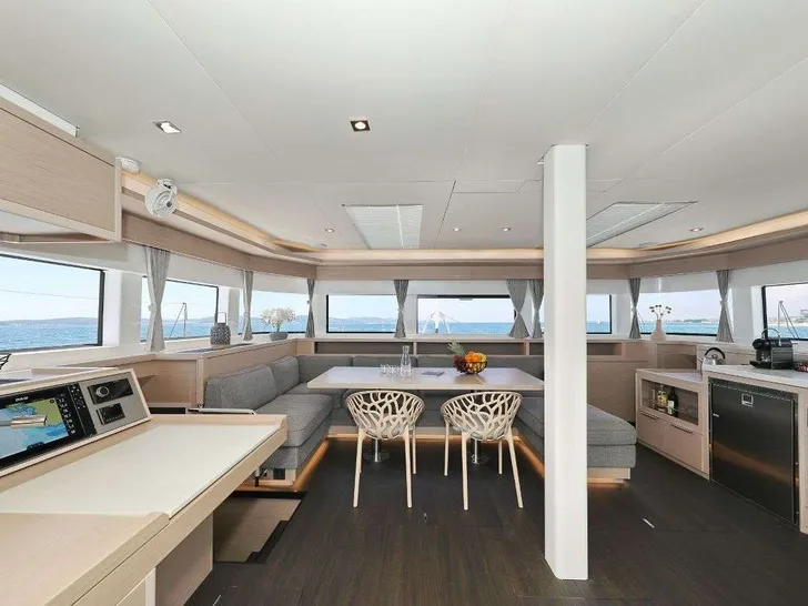 NOMAD Lagoon 55 - saloon NOMAD Lagoon 55 - saloon