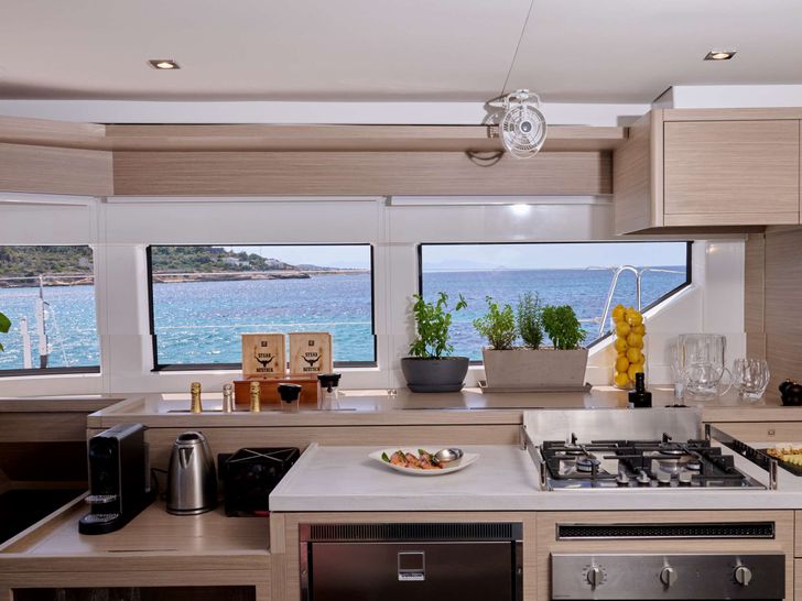 DREAM Lagoon 55 - Galley With Panoramic Views DREAM Lagoon 55 - Galley With Panoramic Views