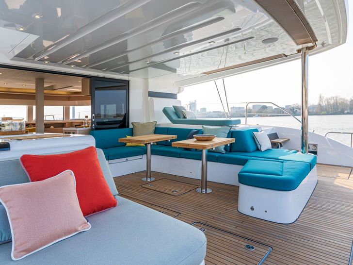 DREAM Lagoon 55 - aft deck seating and dining DREAM Lagoon 55 - aft deck seating and dining