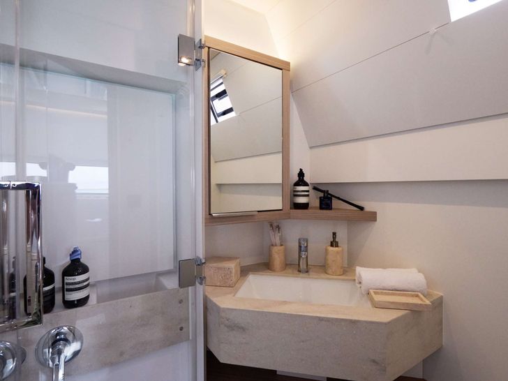 DREAM Lagoon 55 - VIP Cabin Head DREAM Lagoon 55 - VIP Cabin Head