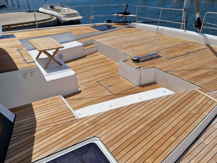 BLUE LAGOON Bali 5.4 - foredeck teak flooring BLUE LAGOON Bali 5.4 - foredeck teak flooring