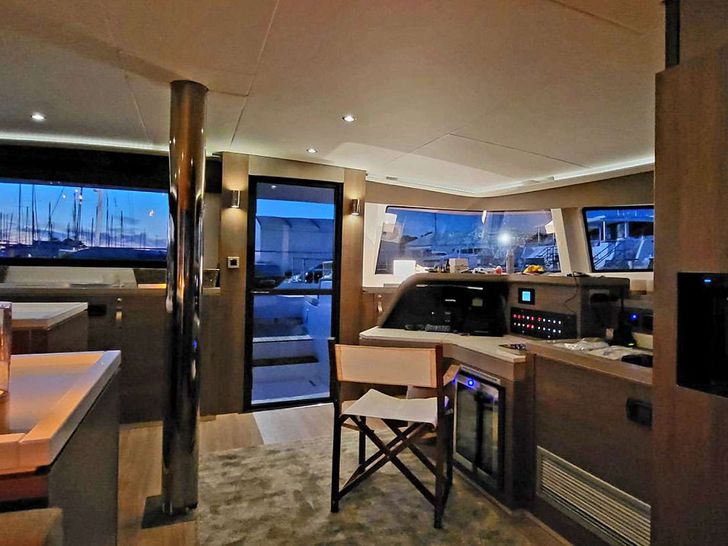 BLUE LAGOON Bali 5.4 - navigation station BLUE LAGOON Bali 5.4 - navigation station