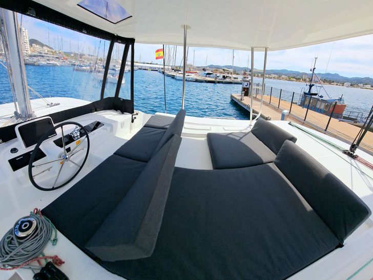 ELLA Lagoon 46 - flybridge ELLA Lagoon 46 - flybridge