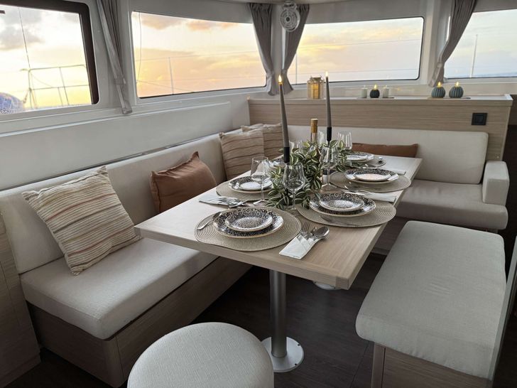 ELLA Lagoon 46 - saloon seating and dining area ELLA Lagoon 46 - saloon seating and dining area