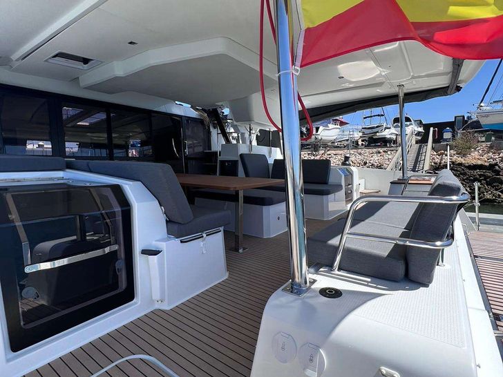 LE GRAND BOGAVANT Fountaine Pajot Aura 51 - aft deck port side LE GRAND BOGAVANT Fountaine Pajot Aura 51 - aft deck port side