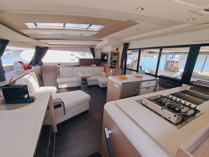 LE GRAND BOGAVANT Fountaine Pajot Aura 51 - saloon LE GRAND BOGAVANT Fountaine Pajot Aura 51 - saloon