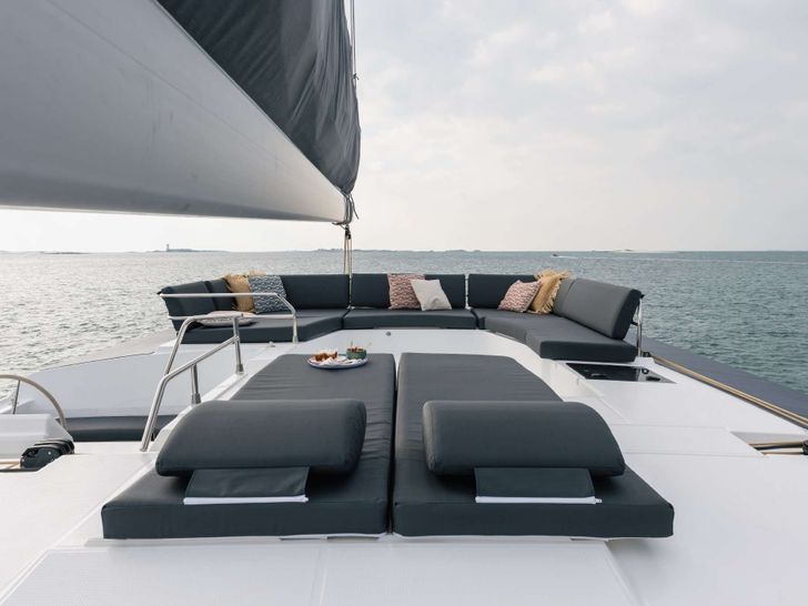 LE GRAND BOGAVANT Fountaine Pajot Aura 51 - flybridge other view LE GRAND BOGAVANT Fountaine Pajot Aura 51 - flybridge other view