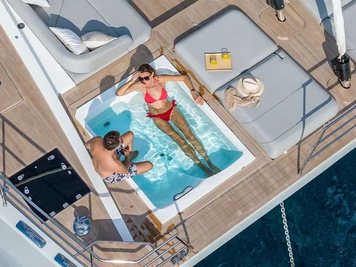 SOL MADININA Fountaine Pajot Thira 80 - jacuzzi SOL MADININA Fountaine Pajot Thira 80 - jacuzzi