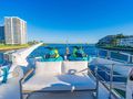 PILOT LOUNGE Horizon E84 - flybridge aft seating PILOT LOUNGE Horizon E84 - flybridge aft seating