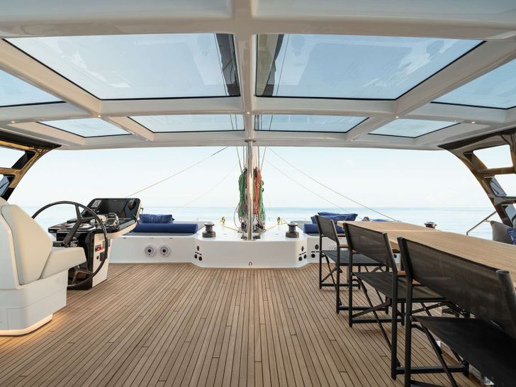 Fly bridge area Fly bridge area