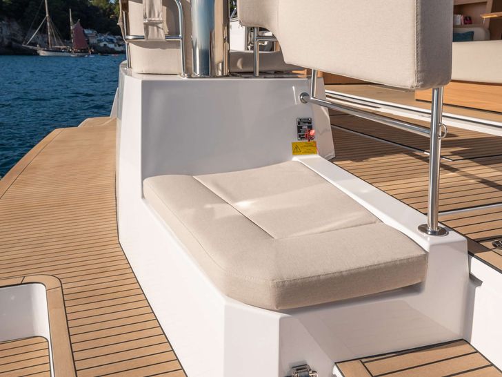 LIL SCORPIO Bali 4.8 - aft deck seating area LIL SCORPIO Bali 4.8 - aft deck seating area