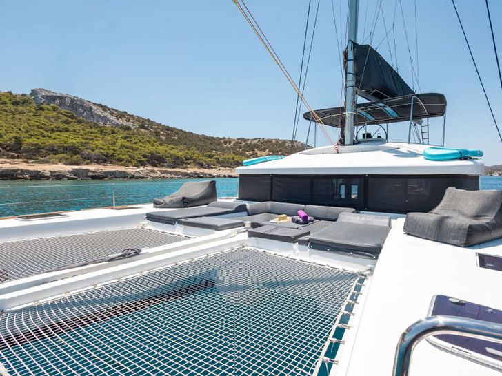 ACE OF HEARTS Lagoon 52 - foredeck ACE OF HEARTS Lagoon 52 - foredeck