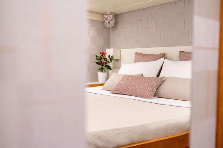 Charter Yacht BARON - Lagoon 52 - 5 Cabins - Athens - Mykonos - Paros - Cyclades - Greece