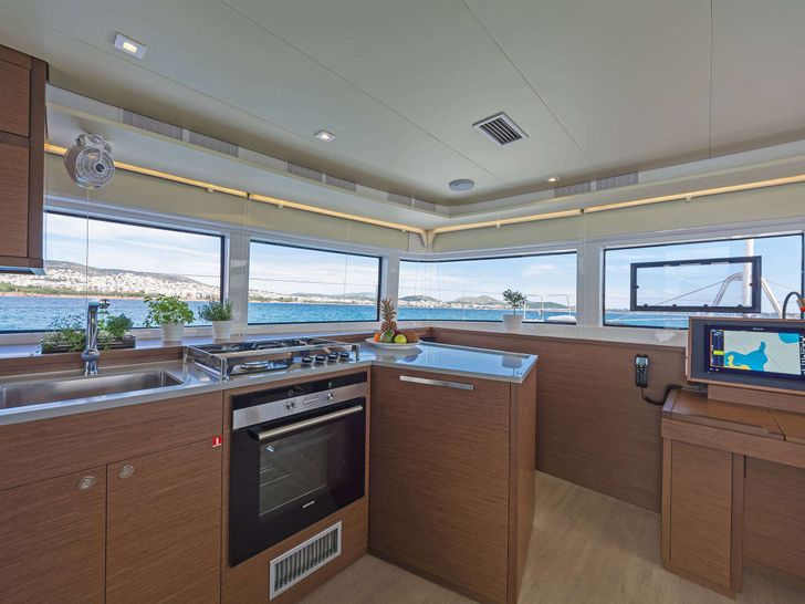 BARON Lagoon 52 - galley BARON Lagoon 52 - galley