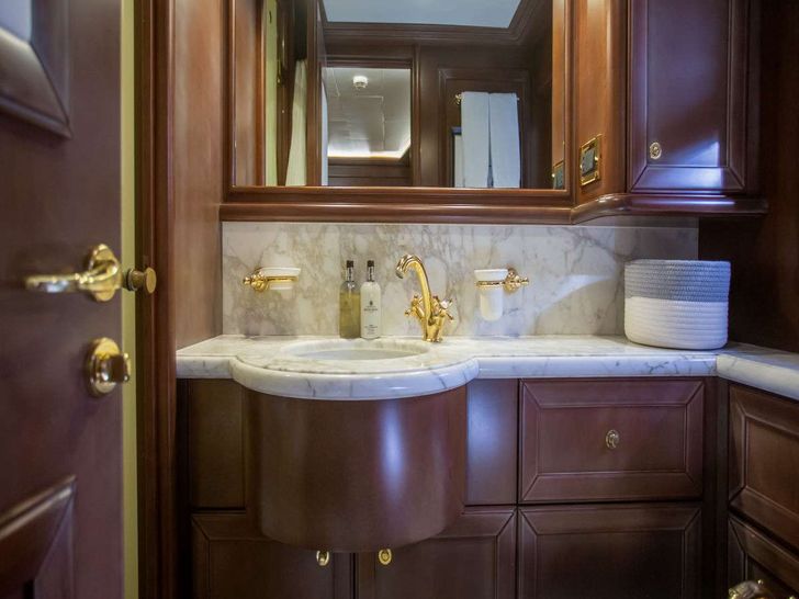 HAG Custom Line 30m - master cabin bathroom HAG Custom Line 30m - master cabin bathroom