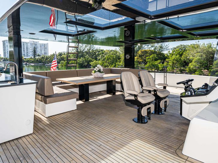 ISLAND MAJESTY Sunreef 68 Supreme Power - flybridge seating and cockpit ISLAND MAJESTY Sunreef 68 Supreme Power - flybridge seating and cockpit
