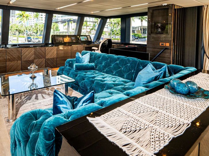 ISLAND MAJESTY Sunreef 68 Supreme Power - saloon seating ISLAND MAJESTY Sunreef 68 Supreme Power - saloon seating